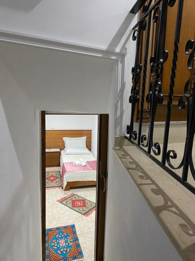 Yuri Guest House Гірокастра Екстер'єр фото