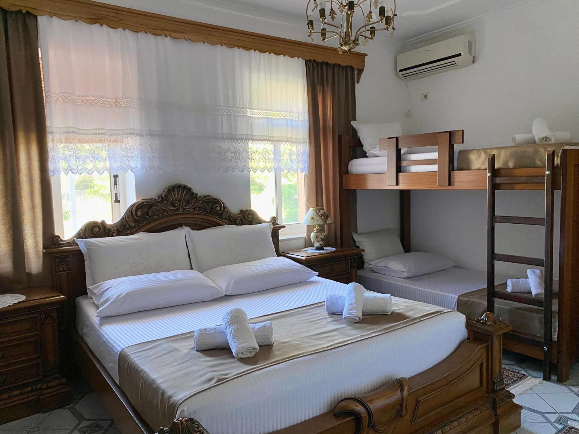 Yuri Guest House Гірокастра Екстер'єр фото