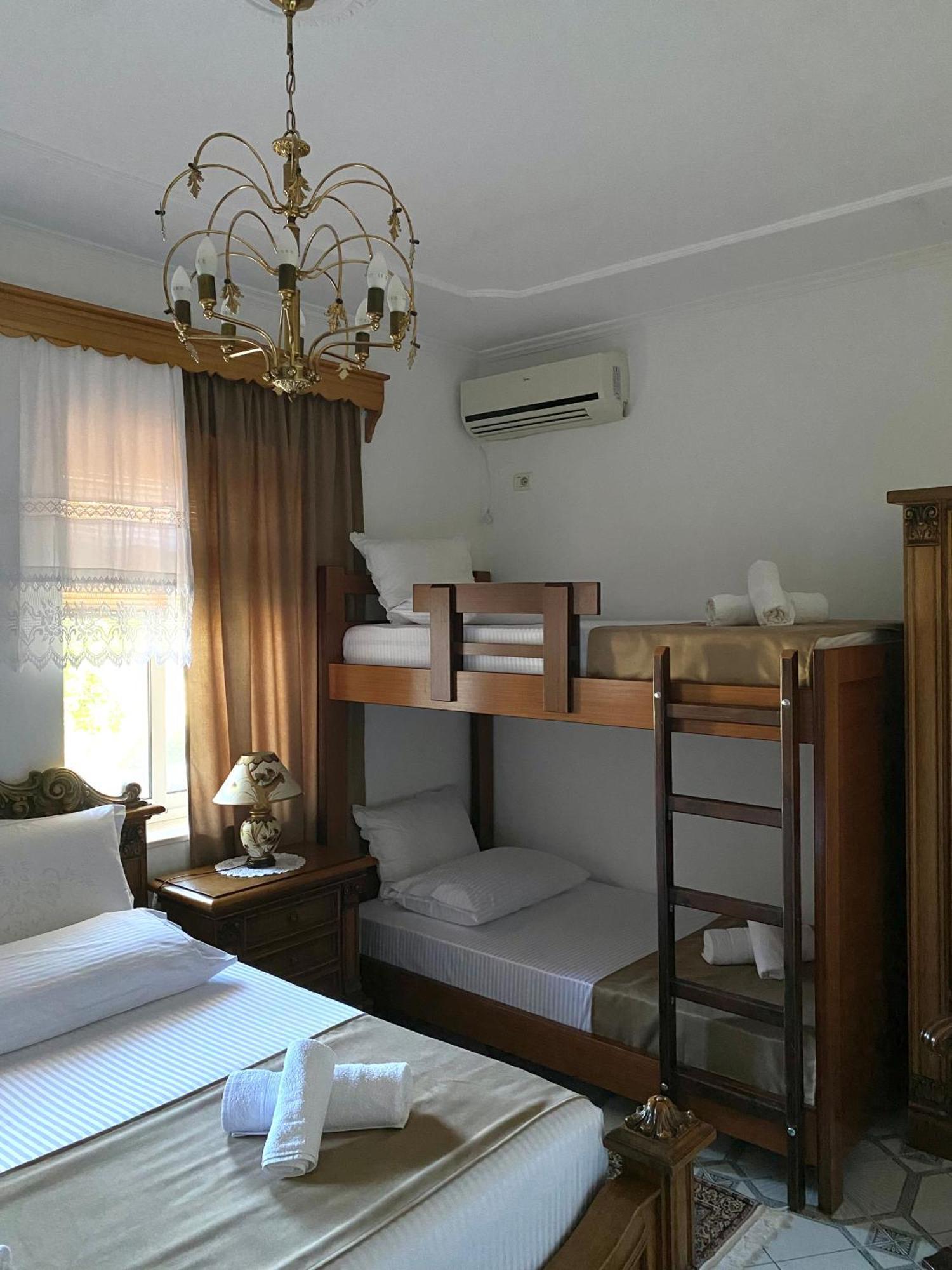 Yuri Guest House Гірокастра Екстер'єр фото