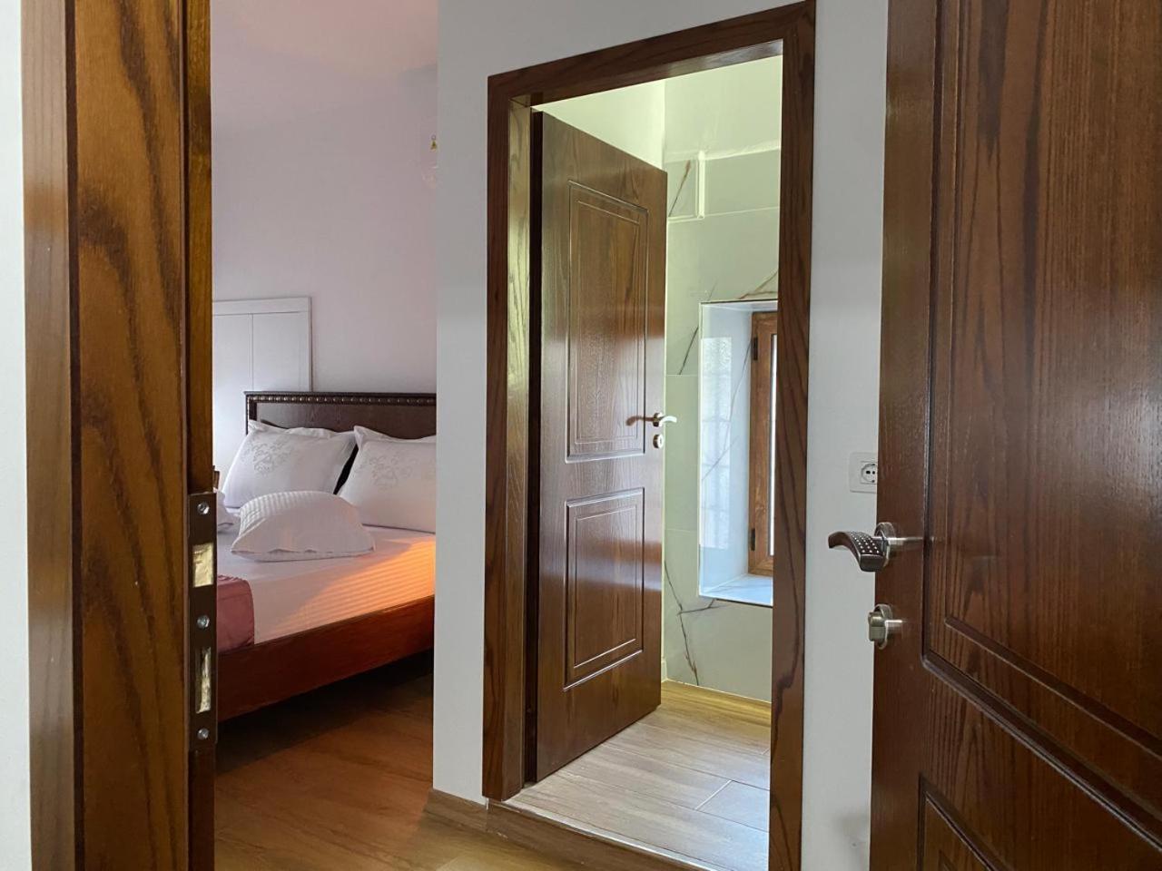 Yuri Guest House Гірокастра Екстер'єр фото