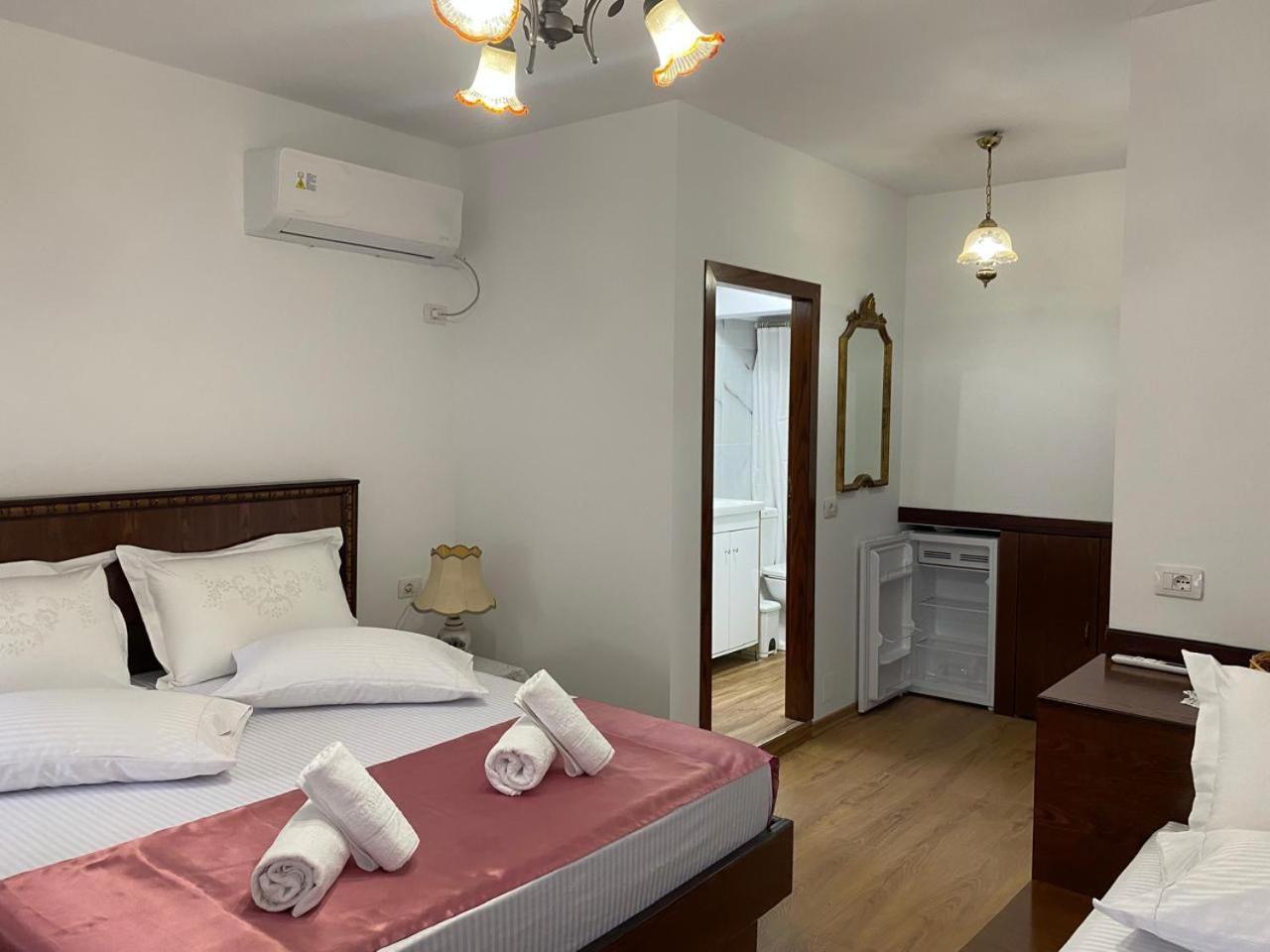Yuri Guest House Гірокастра Екстер'єр фото