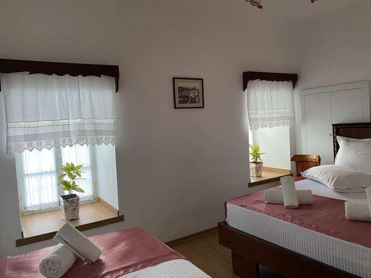 Yuri Guest House Гірокастра Екстер'єр фото