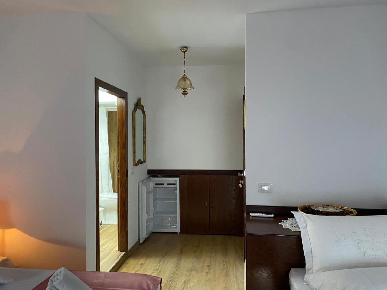 Yuri Guest House Гірокастра Екстер'єр фото