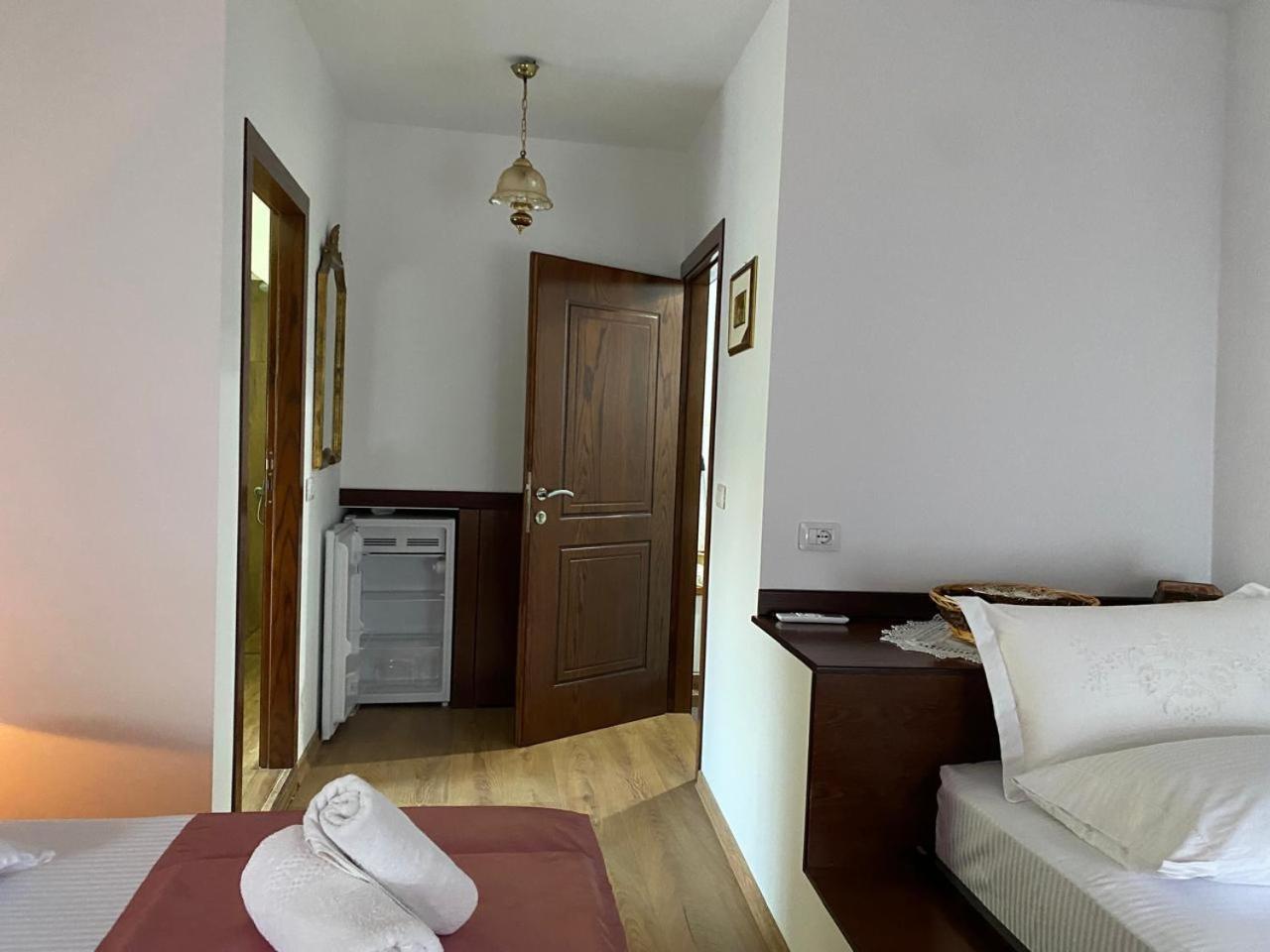 Yuri Guest House Гірокастра Екстер'єр фото