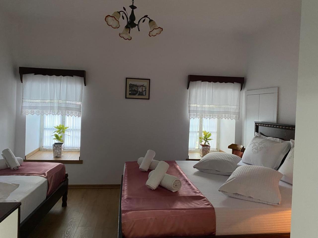 Yuri Guest House Гірокастра Екстер'єр фото