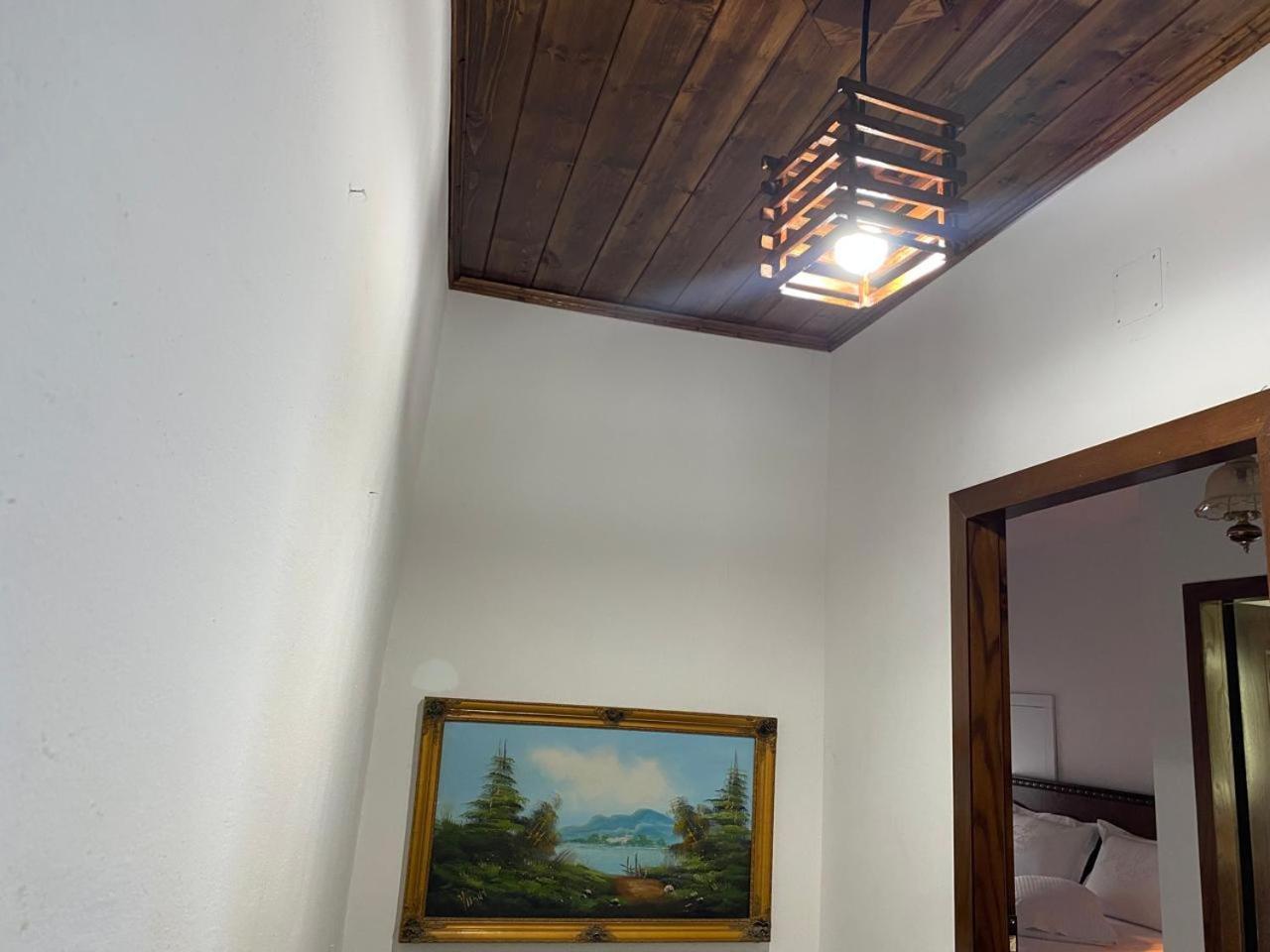 Yuri Guest House Гірокастра Екстер'єр фото