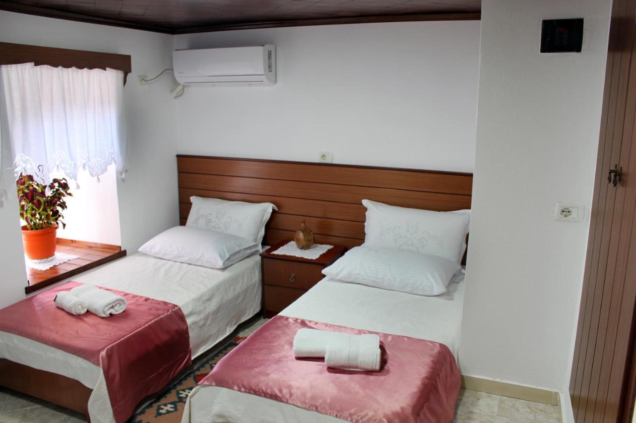 Yuri Guest House Гірокастра Екстер'єр фото